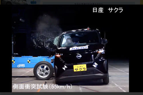 車種ごとのリアルなテスト風景を動画でも見ることが可能だ（日産 サクラ）