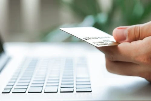 カーリースの料金をクレジットカード払いにするメリット について解説する項目の見出し画像