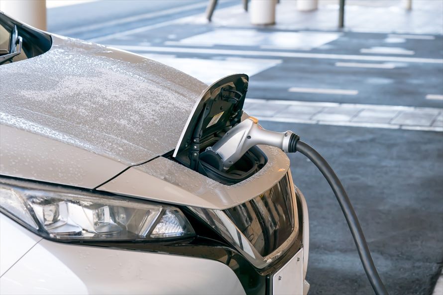 電気自動車を扱うカーリースはある?