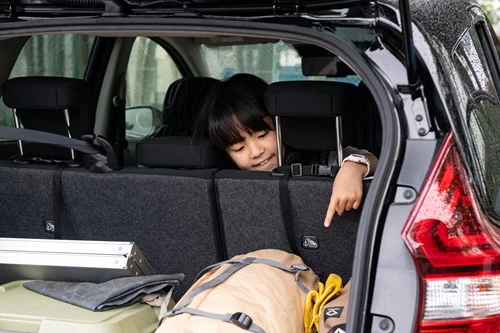 バックモニターが付いているから、キャンプの荷物でいっぱいでも安心して運転できます