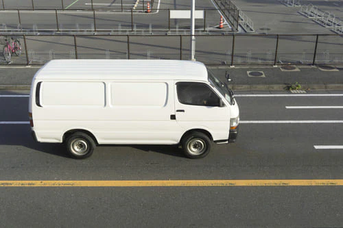 個人事業主がカーリースでハイエースに乗ると購入するよりどれくらいお得？