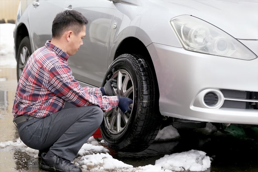 カーリースのリース車両はスタッドレスタイヤに交換できる?