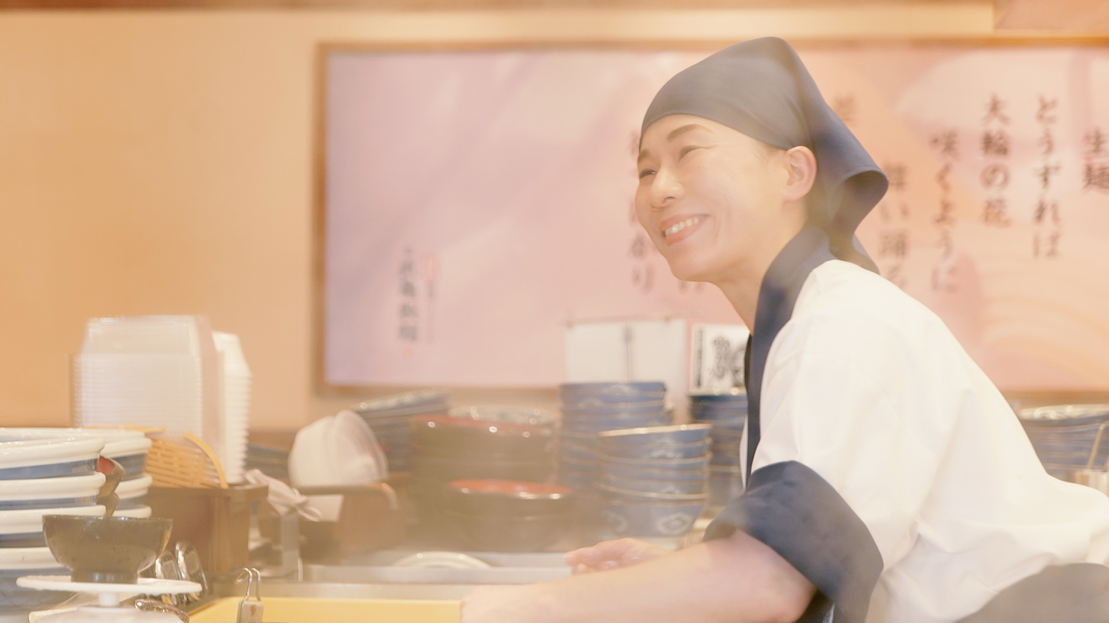 麺職人インタビュー 角崎 真奈美｜ここのうどんは、生きている。丸亀製麺