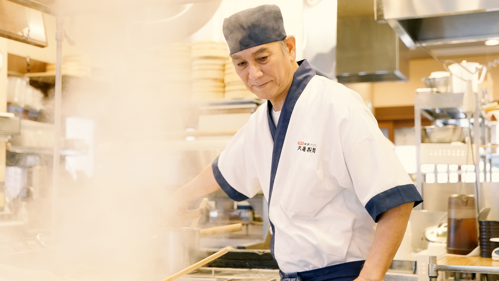 麺職人インタビュー 板敷 良二｜ここのうどんは、生きている。丸亀製麺