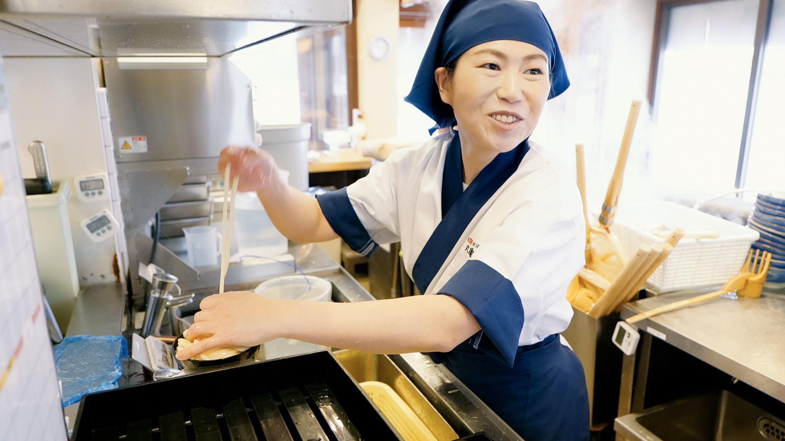 麺職人インタビュー 川原 純恵｜ここのうどんは、生きている。丸亀製麺