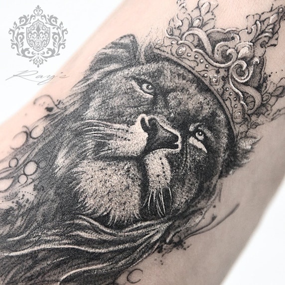 Lion & Crown