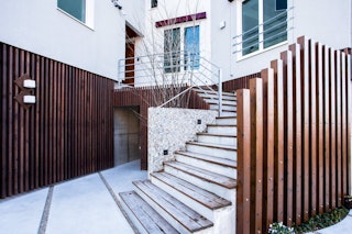 街に開かれた晴れ舞台