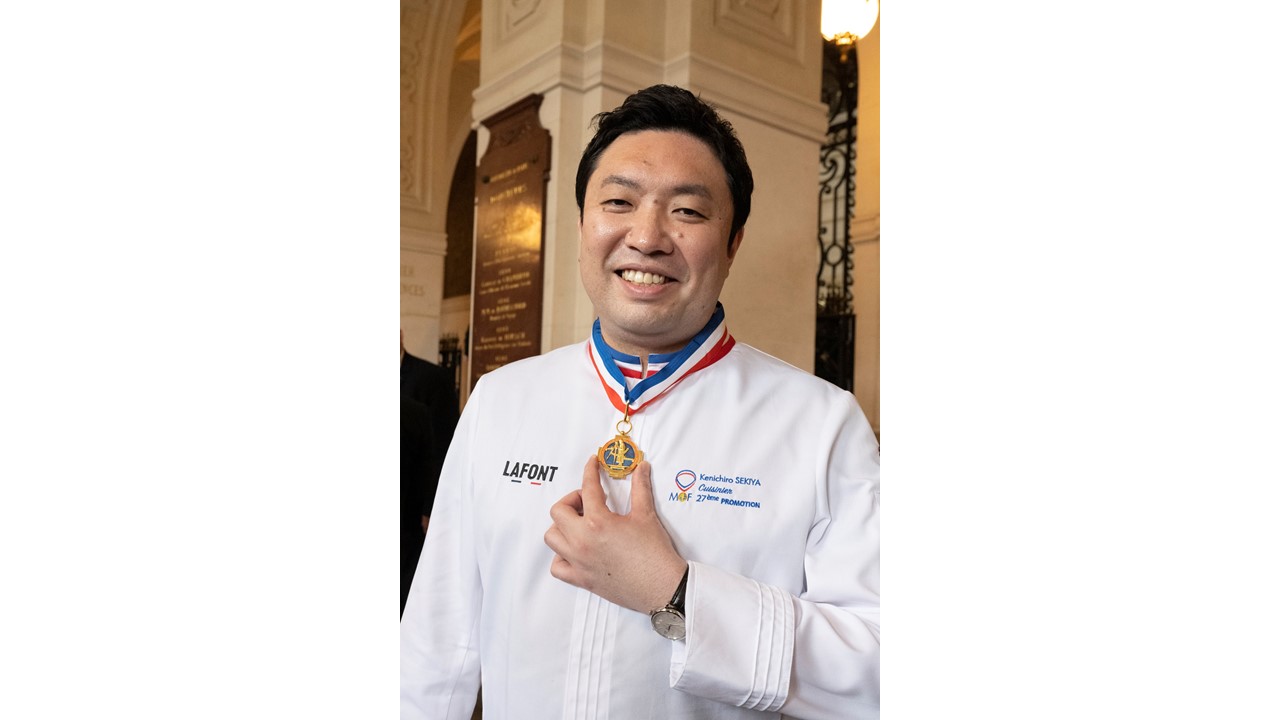 ジョエル・ロブション エグゼクティブシェフ　関谷 健一朗が日本人として初めて料理部門で受章