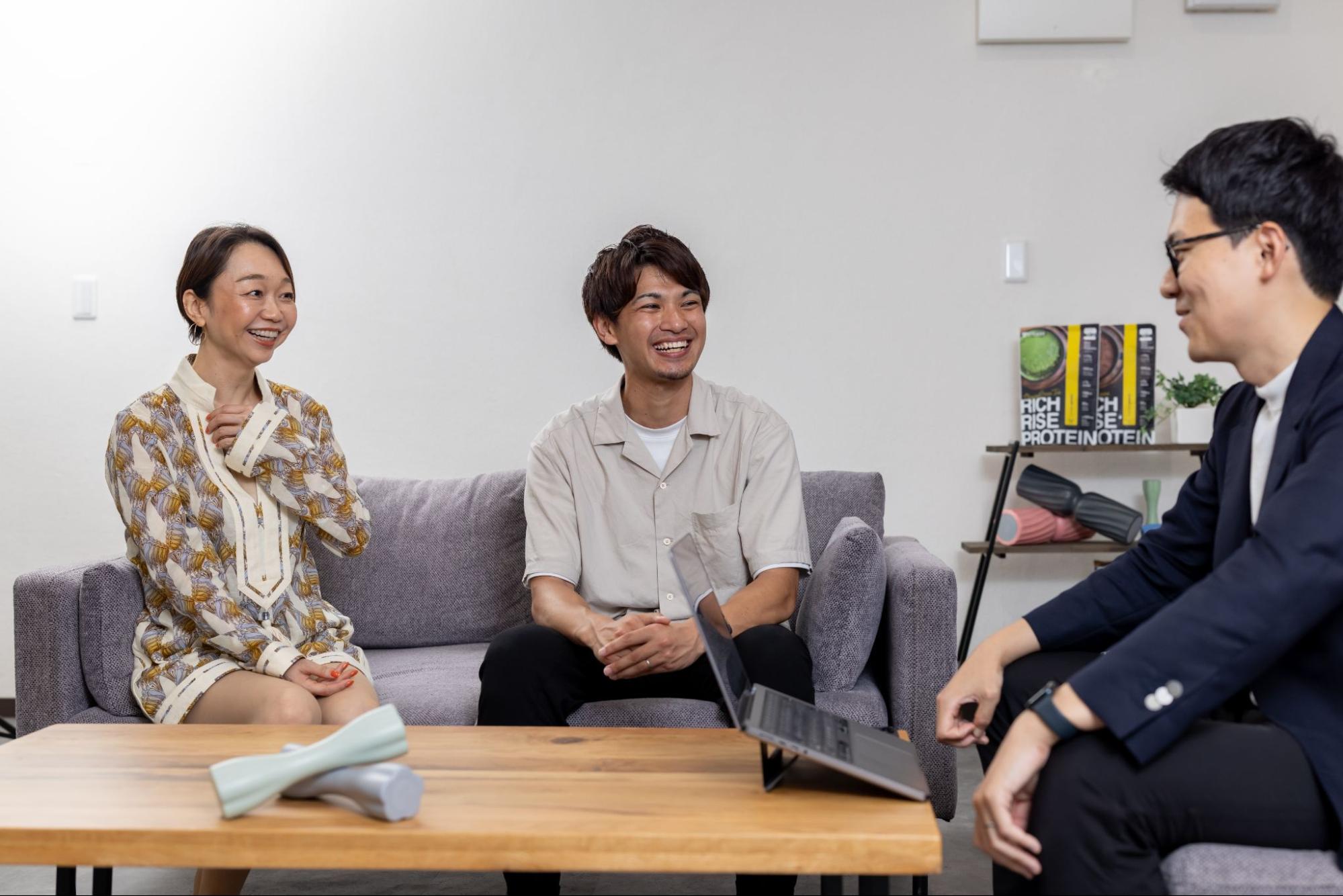 Left: Steady Japan Head of Marketing Chikako Takiguchi and Online Sales/Business Development Manager Yu Arikuni (speakers). Right: Wellridge Murohashi (interviewer).
