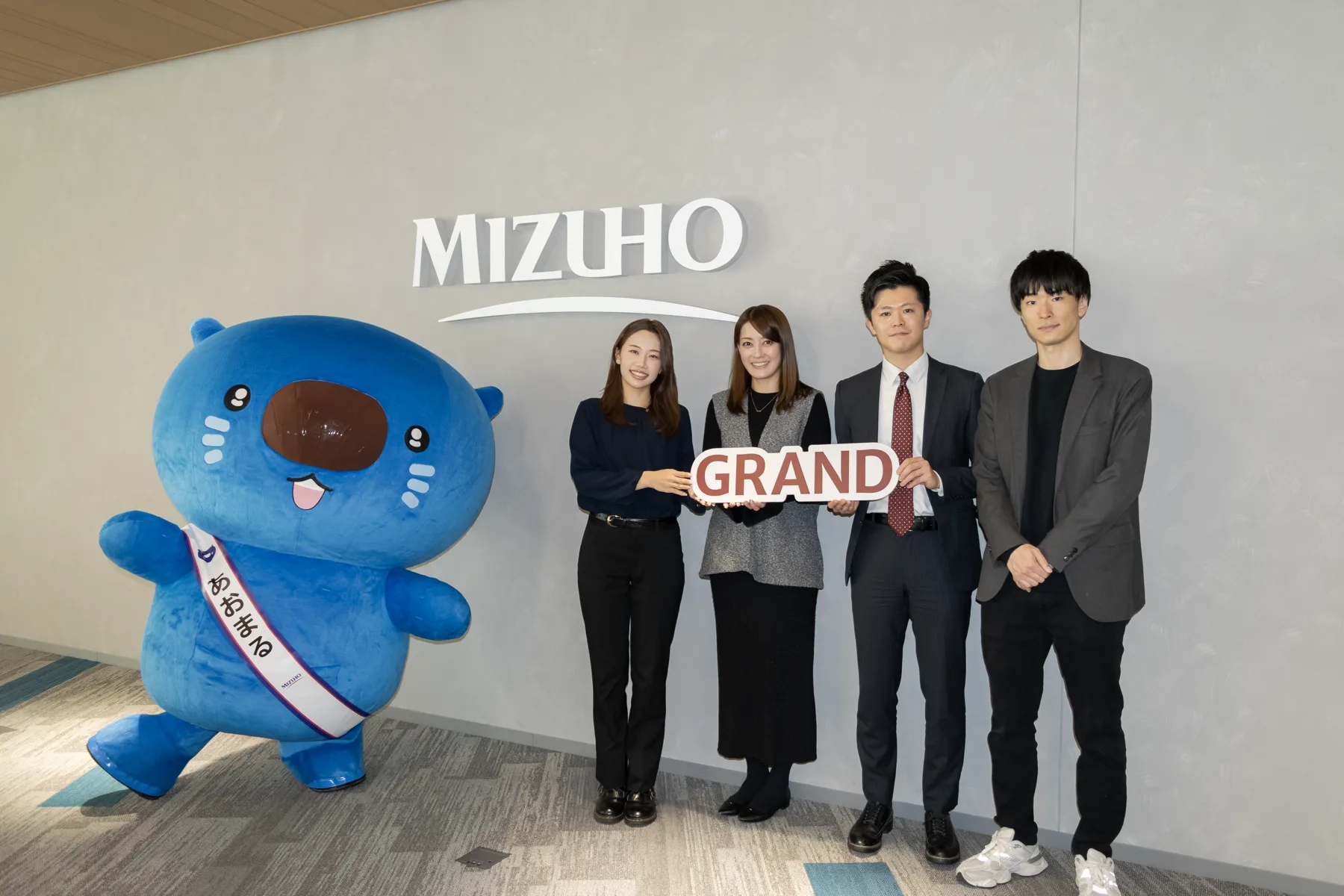 掲示板でもメールでもない みずほFGが選んだ「オフィスビルメディア」