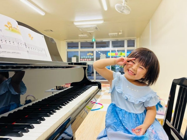 嘉手納町の音楽教室、みんなピアノレッスン頑張っています！リトミックコースもスタートしました。