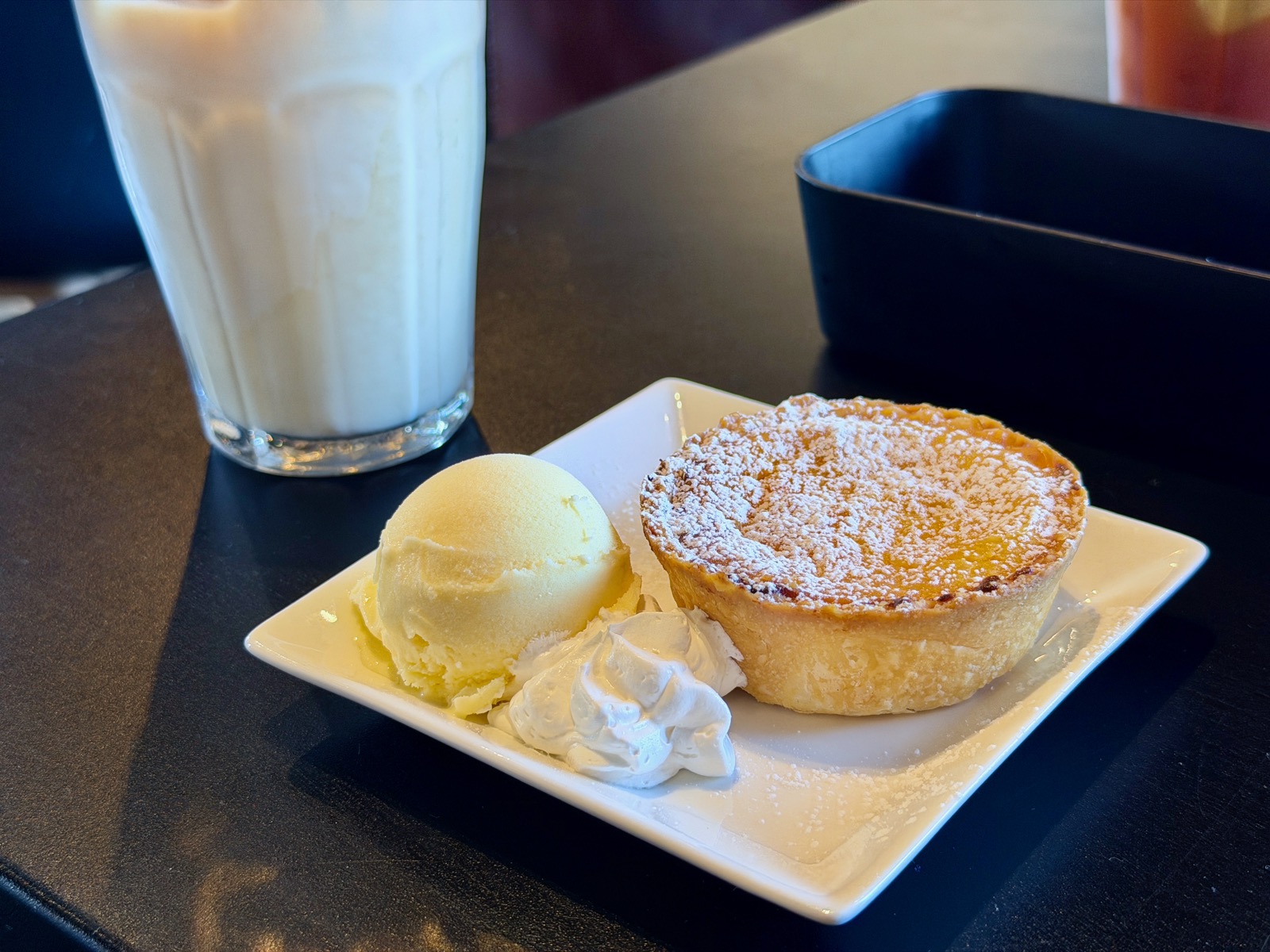 エッグタルト（アイスとクリーム添え）