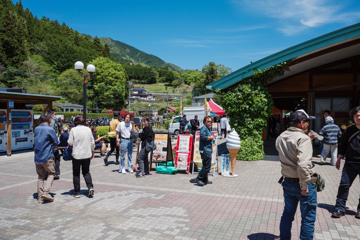 GWで賑わう道の駅どうしの様子