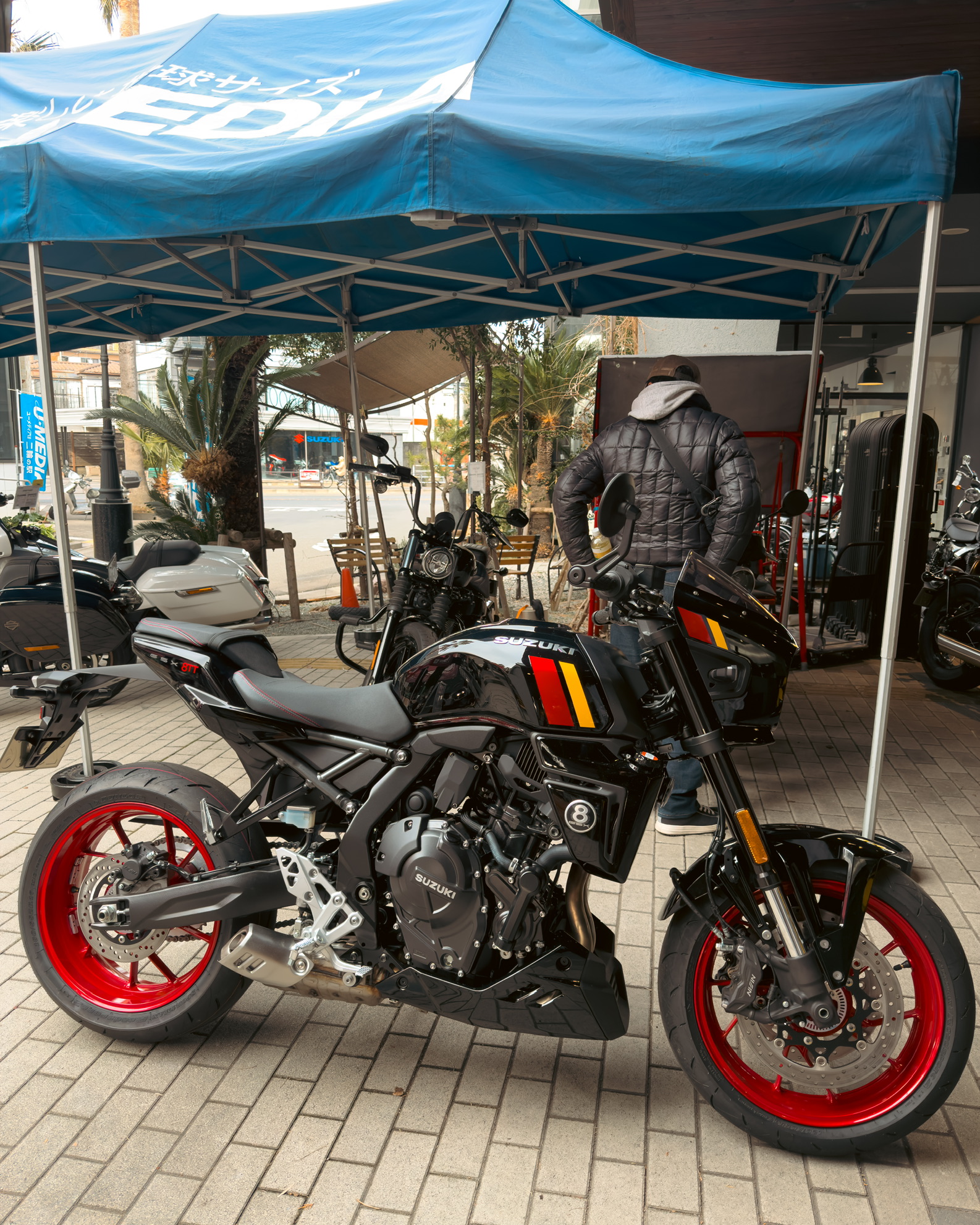 試乗車のGSX-8TT。ブラックボディに赤ホイールが映える