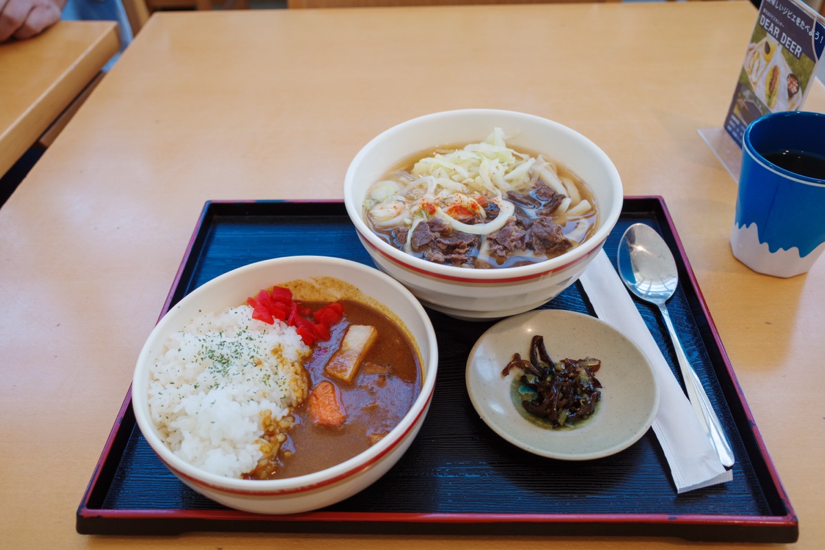 道の駅富士吉田で食べた吉田うどんとミニカレーセット