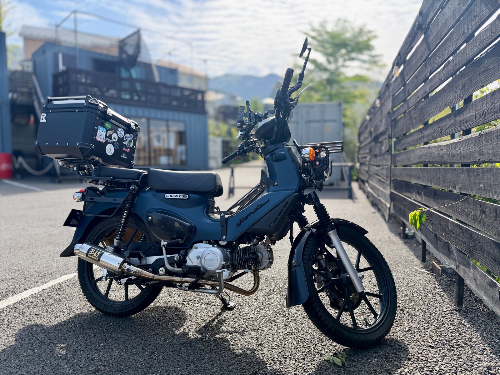 ユナイテッドカフェ宮ヶ瀬に停めたカブちゃん（Cross Cub 110）