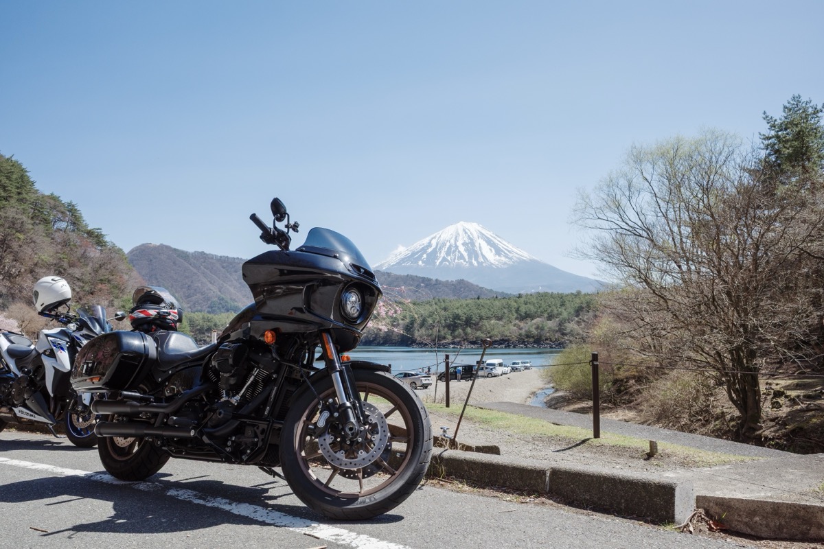 西湖と富士山とローライダーST