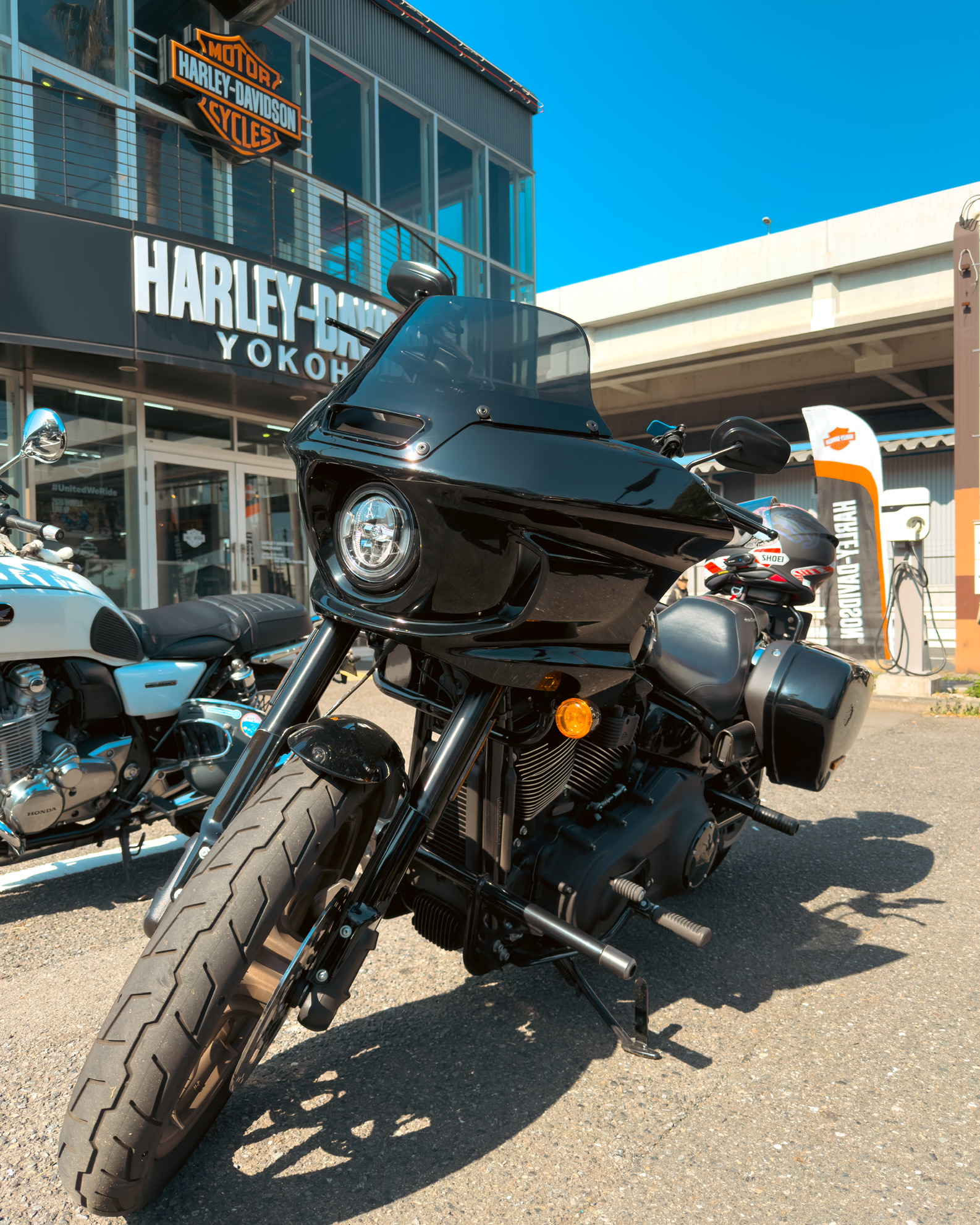 ハーレーダビッドソン横浜前のローライダーST