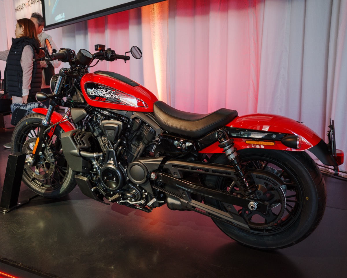 Nightster 2026 ブラッドオレンジ 左側面