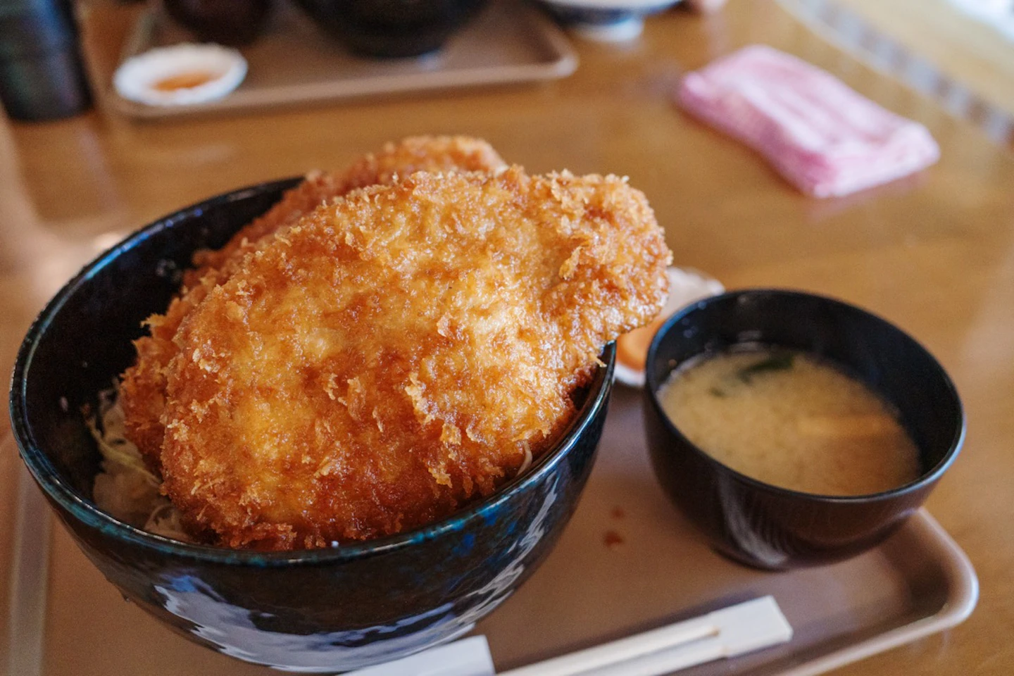 きく家名物のわらじかつ丼