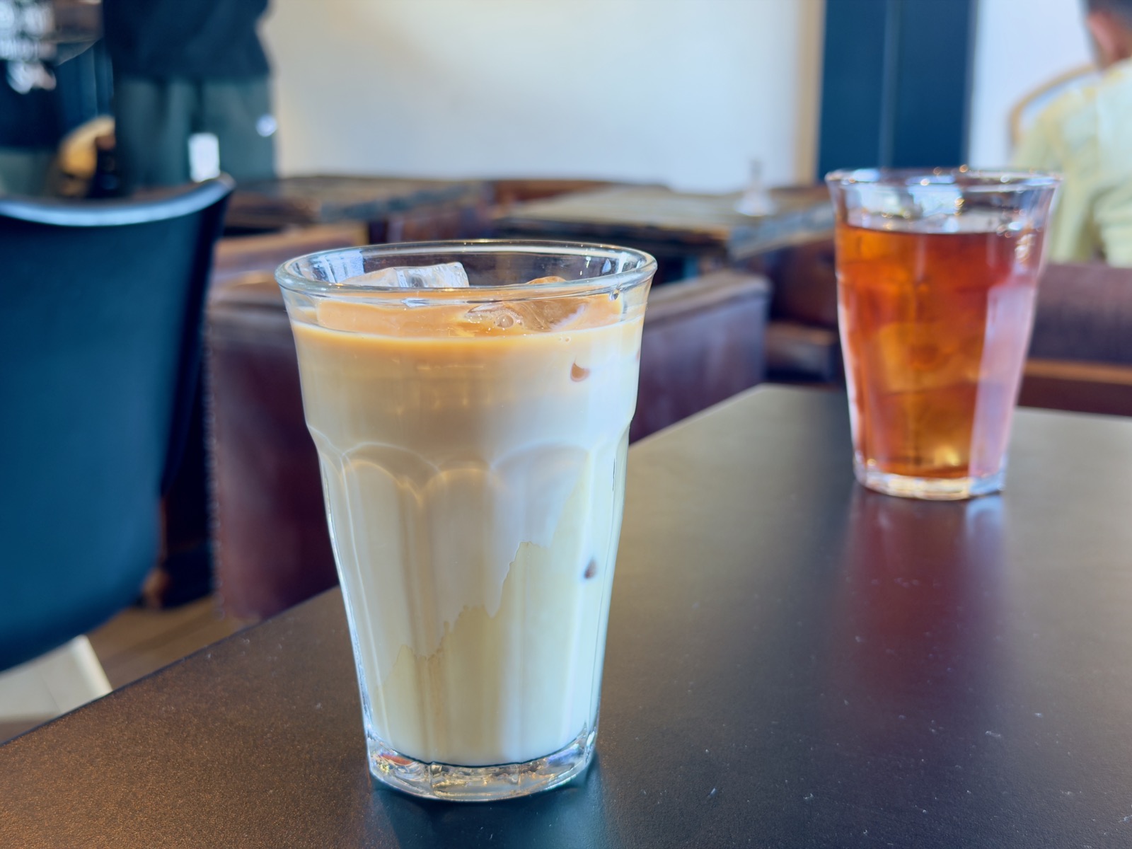 カフェラテとアイスティー