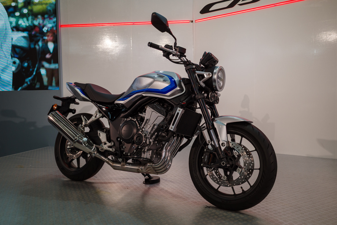 CB400SF シルバー×青カラー