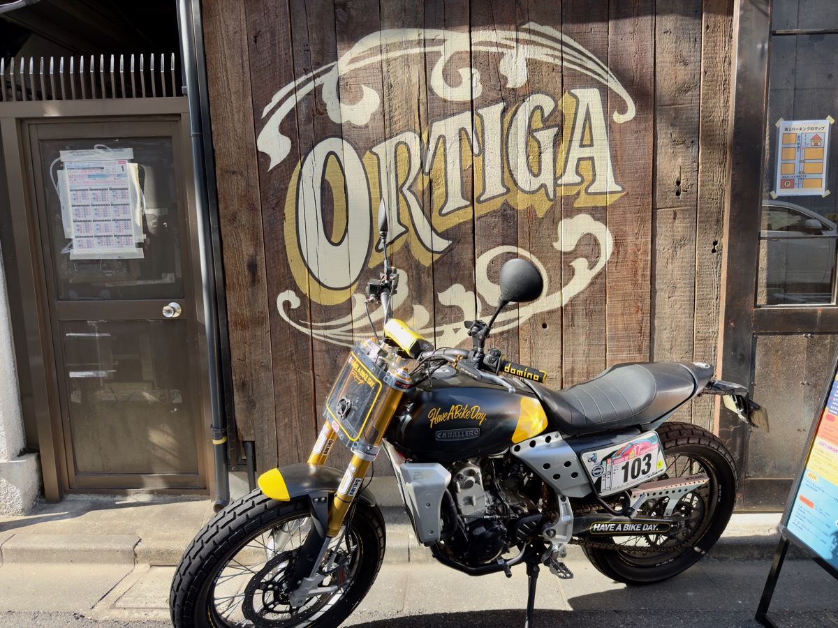 加藤ノブキさんの愛車CABALLERO。黒×黄のHAVE A BIKE DAY.カスタム、ゼッケン103