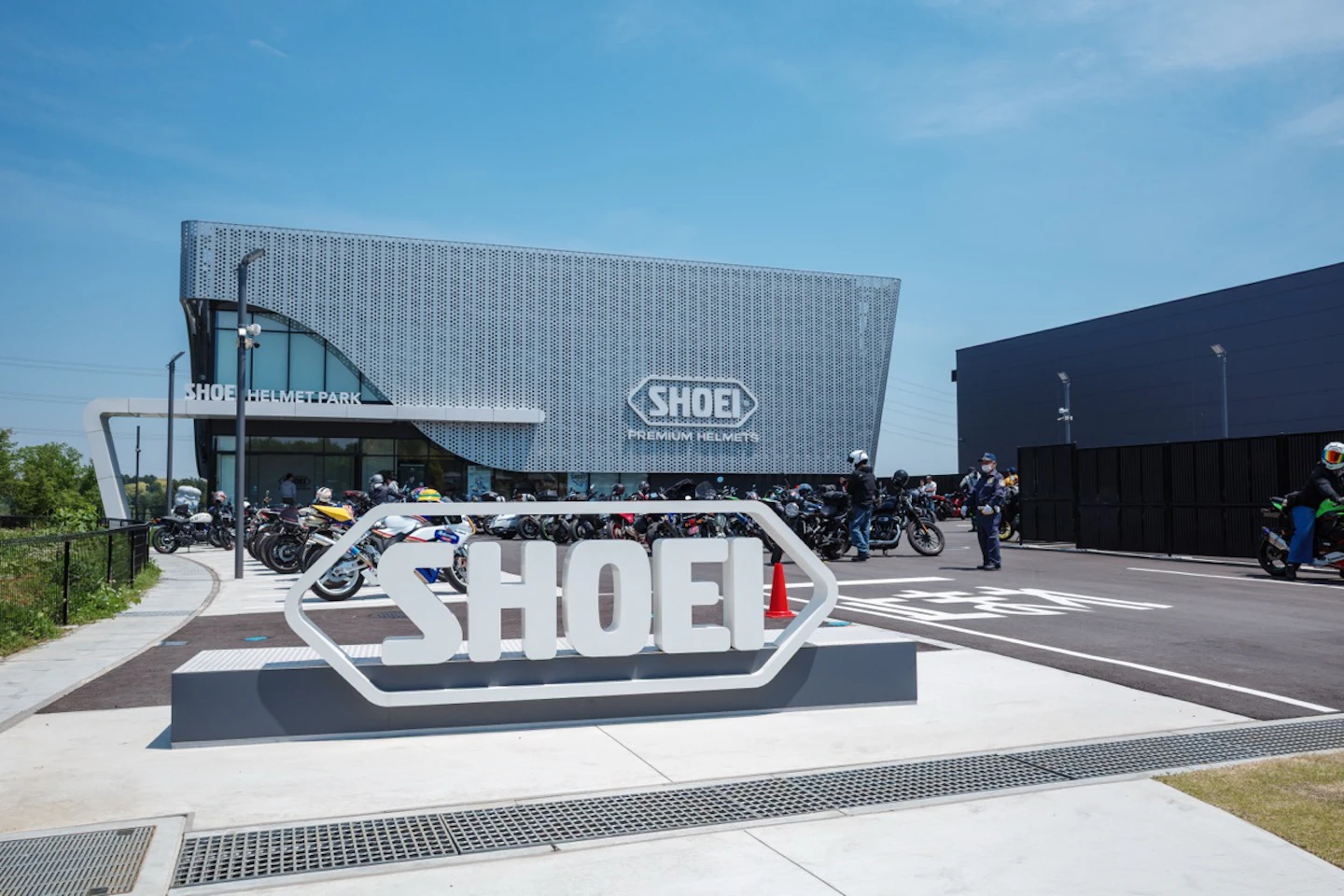 SHOEI HELMET PARKのモニュメント