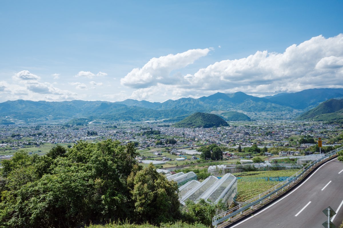 フルーツラインから見下ろす甲府盆地のパノラマ