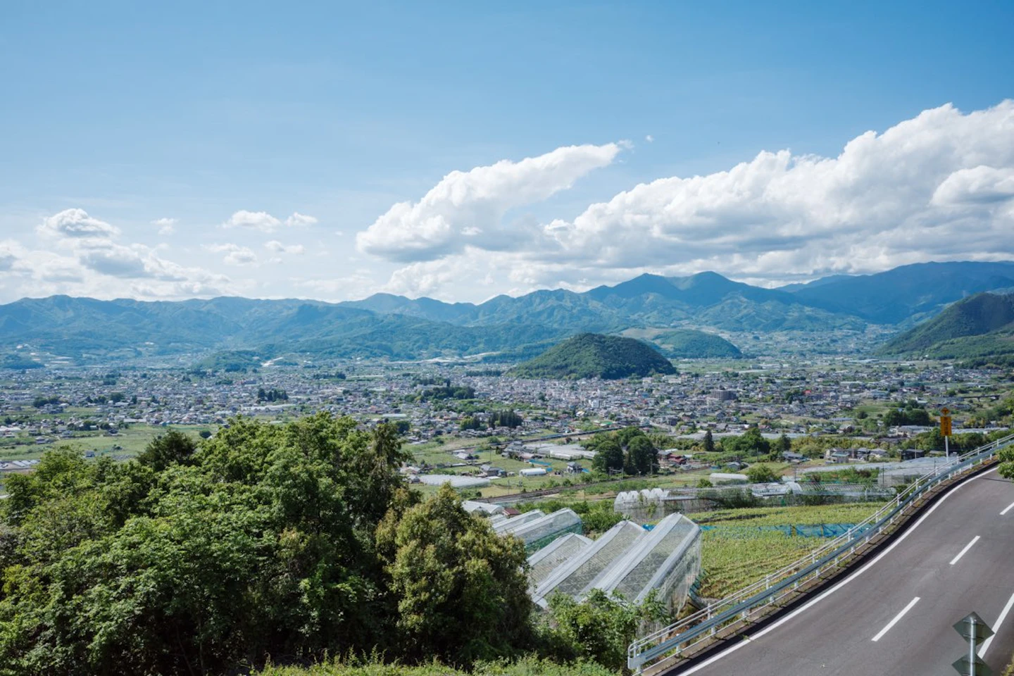 フルーツラインから見下ろす甲府盆地のパノラマ