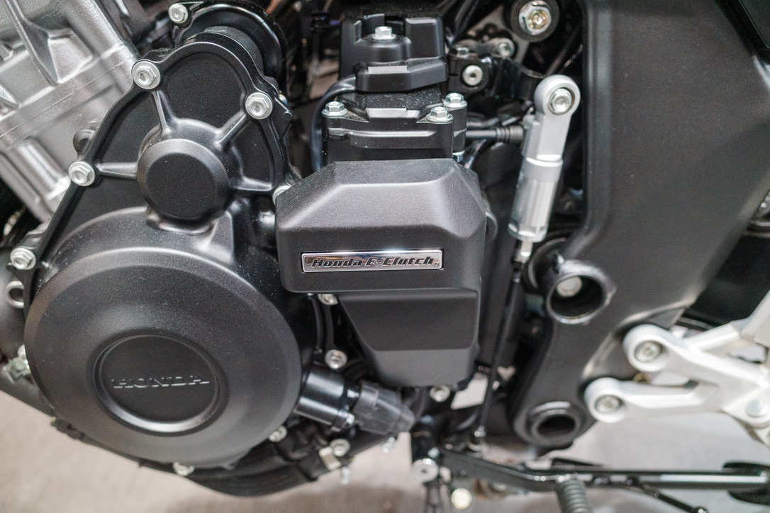 CB400SFのHonda E-Clutchユニット