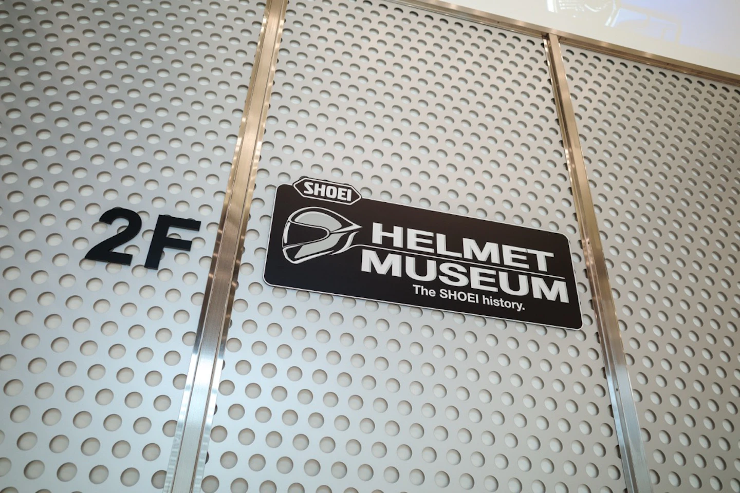 2F HELMET MUSEUM入口