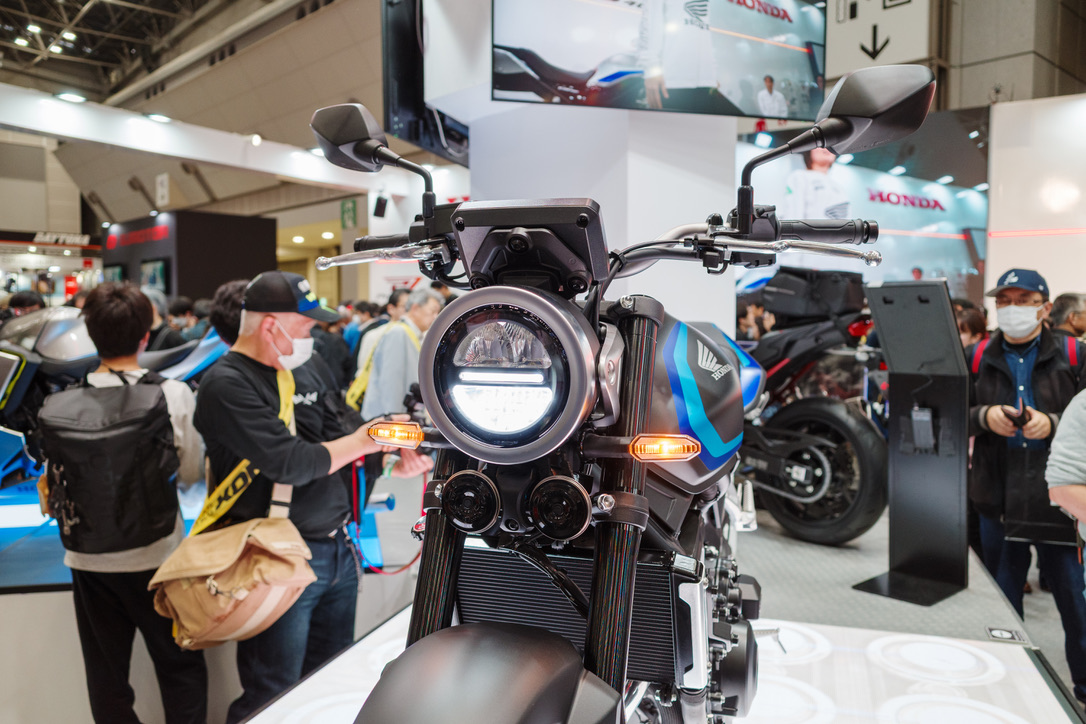 新型CB400SFのフロントフェイス