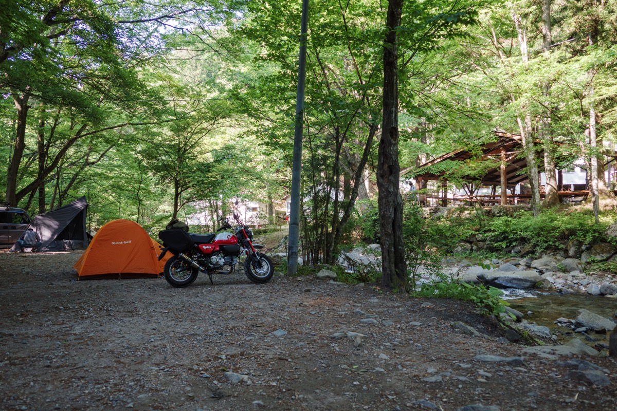 お隣のモンキーバイクキャンパー