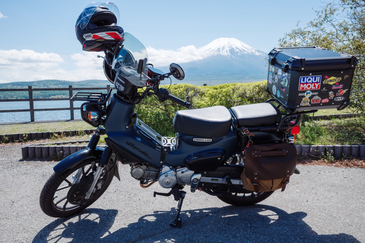富士山をバックにしたCross Cub 110