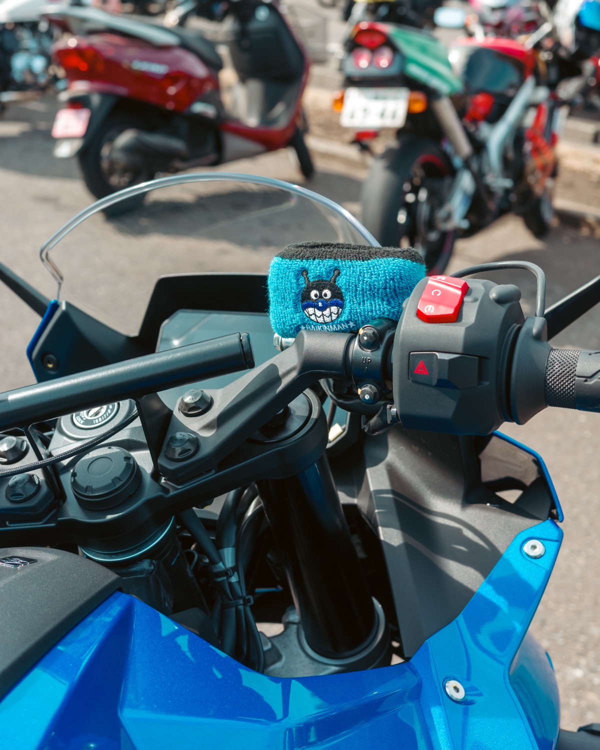 ハチのハンドル周り。お気に入りのブレーキリザーバーカバー