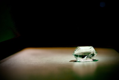 古いダイヤモンドは売れるの？より高く買取ってもらうためのポイント解説