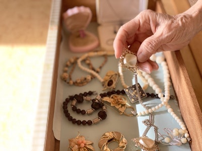 遺品整理で見つかったダイヤを高く売るには?