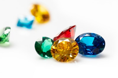 カラーダイヤモンドは高く売れる？カラーごとの買取価格や価値についてもご紹介