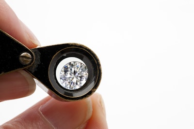 ベテラン鑑定書が教える「ダイヤの査定基準」とは?