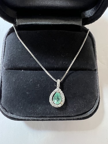 エメラルドペンダント pt900