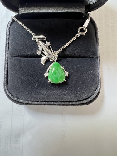 翡翠ペンダント pt900 3ct