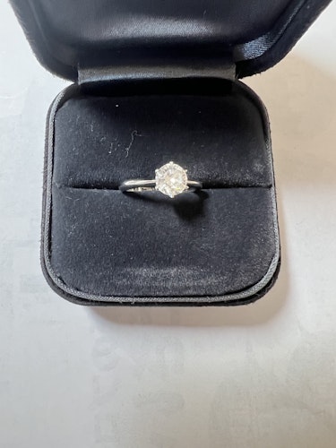 ダイヤモンドリング(指輪) pt900 0.7ct