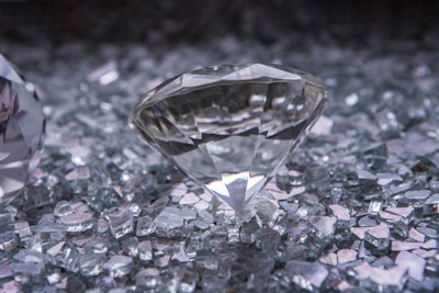 天然ダイヤと人工ダイヤはどちらがおすすめ？ 特徴や見分け方、価格の違いを解説します！