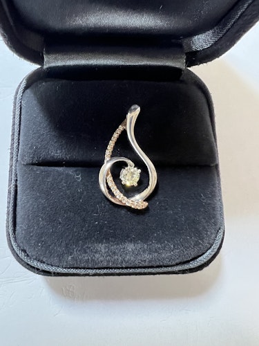 ダイヤモンドペンダント 18k 0.5ct