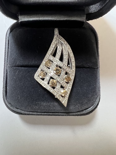 ダイヤモンドブローチ pt900