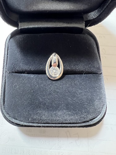 ダイヤモンドペンダント pt900 0.4ct