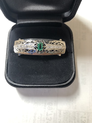 エメラルド帯留め pt900