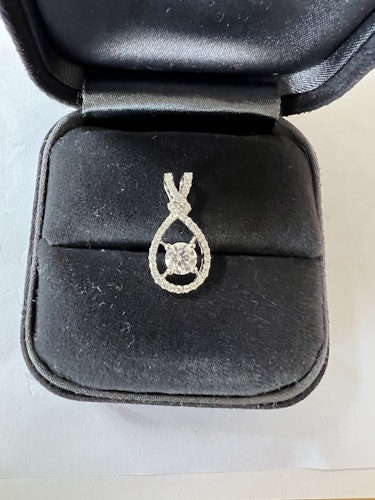 ダイヤモンドペンダント pt900 1ct