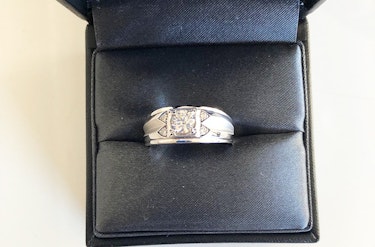 ダイヤモンドリング(指輪)  0.7ct